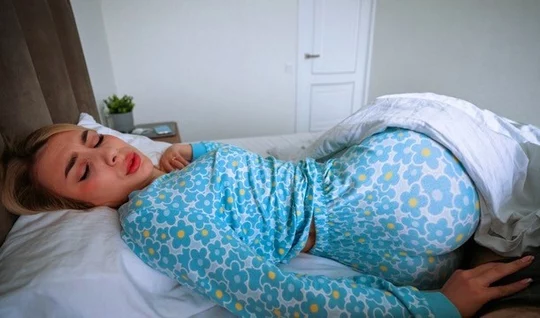 Mom moved her panties to help stepson relax