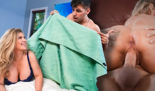 The stepmother with big boobs climbed into the bed to the stepson